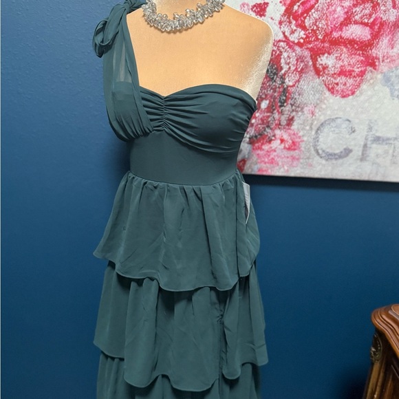 NWT LuLus Elevated Vision Emerald Green One-Shoulder Tiered Maxi Dress Small - Picture 4 of 10